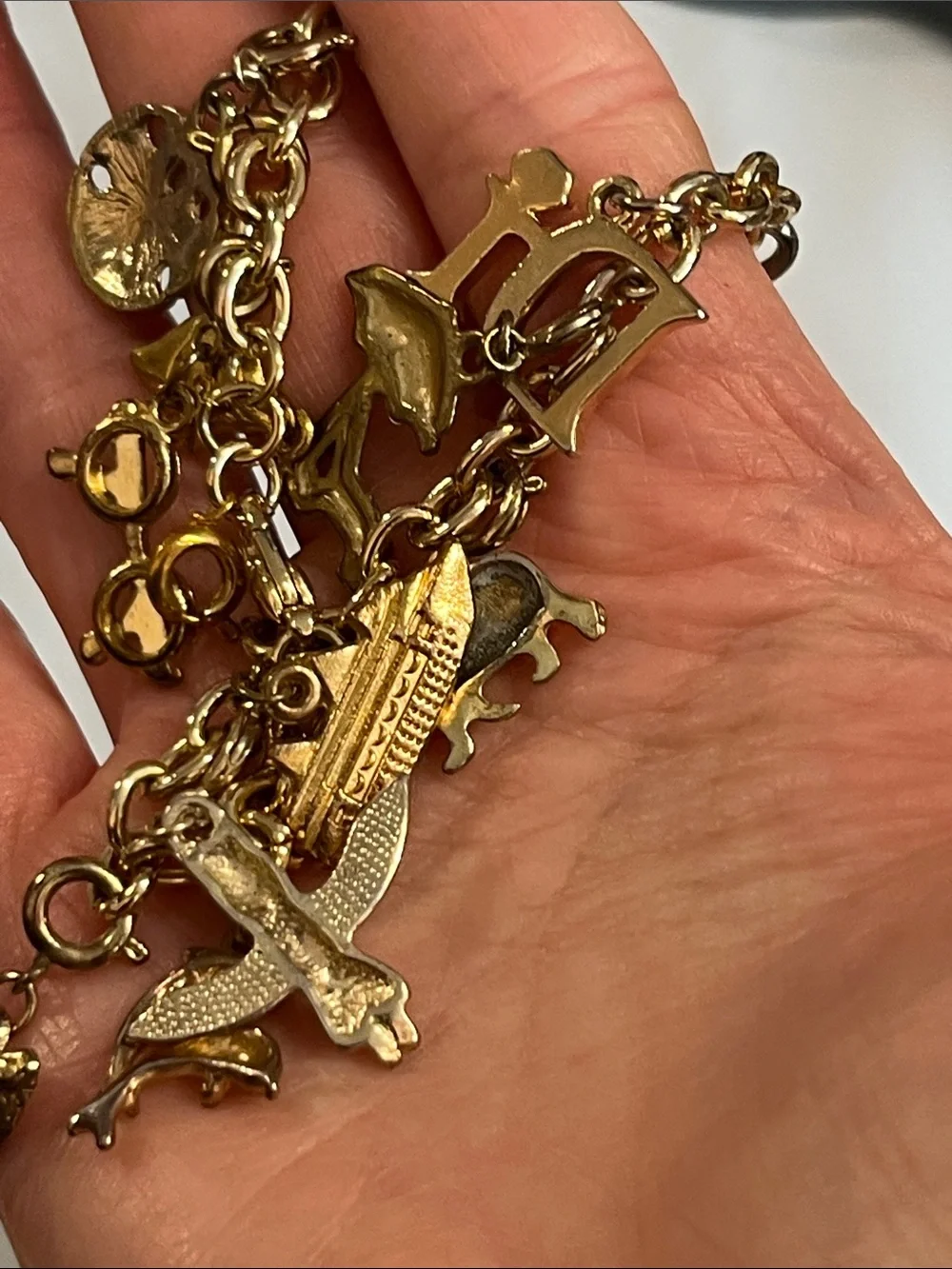 DIAMOND INTERNATIONAL GOLDTONE CHARM BRACELET